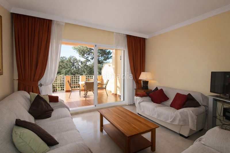 Foto 3f0cf455-f476-4f92-bd34-a4c1fb47b168. Apartament amb calefacció aparcament piscina a Elviria Marbella