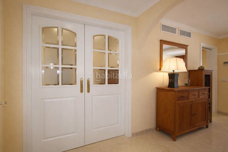 Foto 62dbc5e9-09b6-4456-a08f-be099c622586. Apartament amb calefacció aparcament piscina a Elviria Marbella