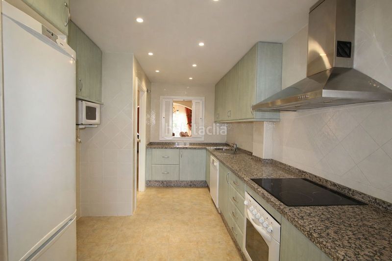 Foto 7e270353-2334-4614-9060-721cddc620be. Apartament amb calefacció aparcament piscina a Elviria Marbella