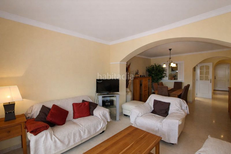 Foto 98acc2b3-b17d-41df-8246-01d16c2c4cbb. Apartament amb calefacció aparcament piscina a Elviria Marbella