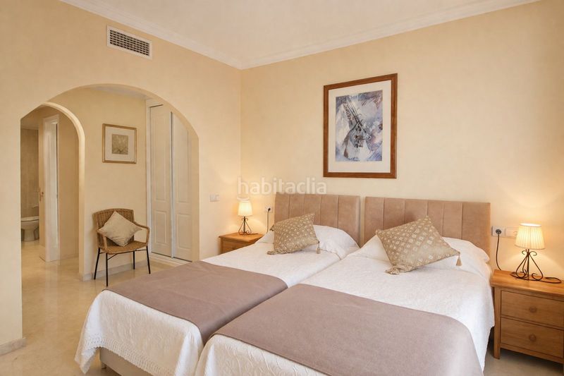 Foto e51274f1-8e88-4648-94ae-165917d94df7. Apartament amb calefacció aparcament piscina a Elviria Marbella