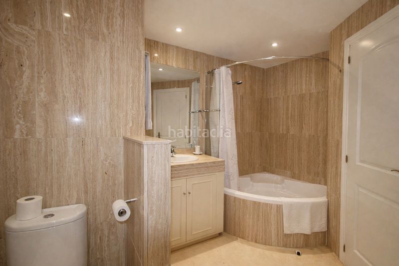 Foto f0e98d60-641f-4d64-954b-4d6b1bff8984. Apartament amb calefacció aparcament piscina a Elviria Marbella