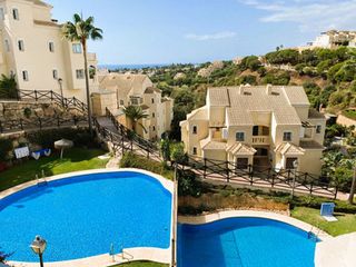 Attico in Elviria. Ático de 2 dormitorios en elviria