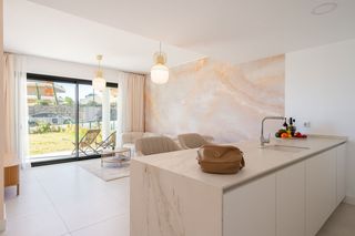 Planta baixa a Centro ciudad. Apartamento en planta baja de 2 dormitorios en fuengirola