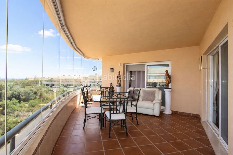 Foto 35847021-50a6-4c1c-9a06-a8c13c76a109. Àtic amb calefacció aparcament piscina a Elviria Marbella