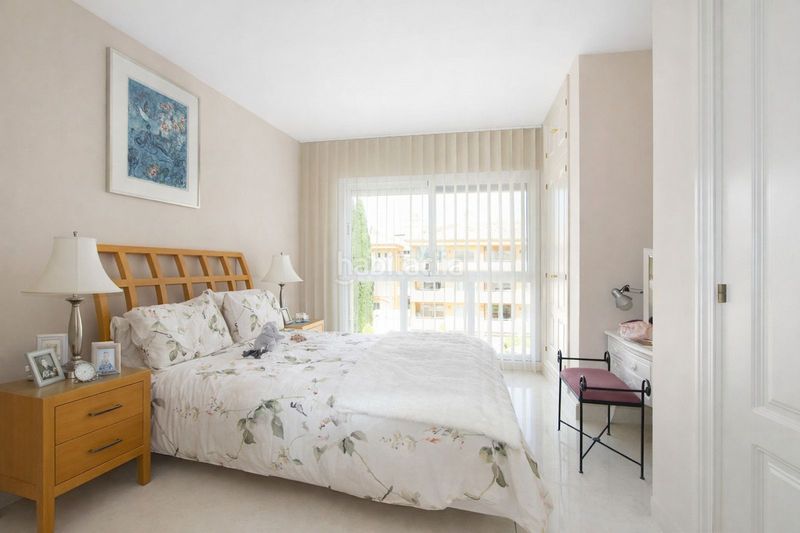 Foto 449c5b3c-dd1d-4938-9914-3b36675c64a8. Àtic amb calefacció aparcament piscina a Elviria Marbella