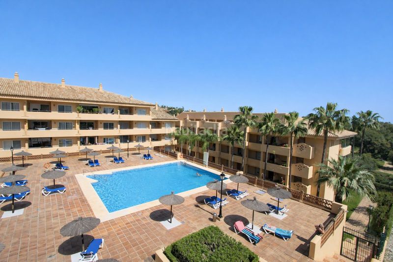Foto 75d8ac38-78e7-4337-be38-43e1374a3e38. Àtic amb calefacció aparcament piscina a Elviria Marbella