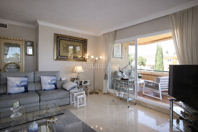 Foto c17f4b3d-0fc8-4efb-bd3a-4e7d829ba12a. Àtic amb calefacció aparcament piscina a Elviria Marbella