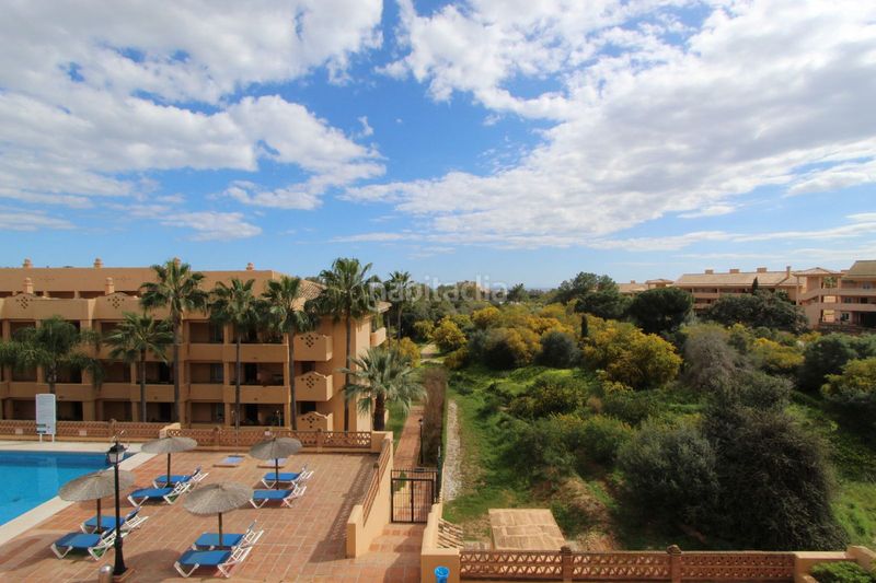 Foto c2385a82-4345-4fe6-8e64-656b3fa3d788. Àtic amb calefacció aparcament piscina a Elviria Marbella