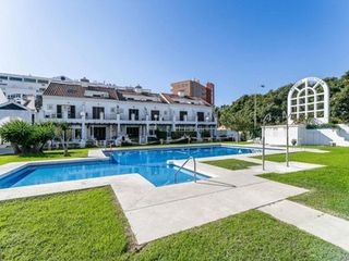 Apartament a Centro ciudad. Apartamento en planta media de 4 dormitorios en fuengirola