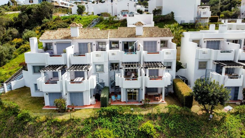Foto dbd3b516-7967-47db-863b-dfb745d40fb8. Casa adossada amb calefacció aparcament piscina a Marbella