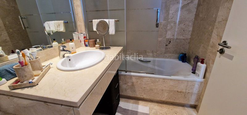 Foto f8c908ad-ce7a-488c-aeee-63c9c7f7c4b4. Casa adossada amb calefacció aparcament piscina a Marbella