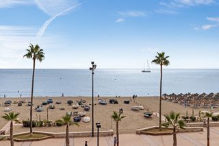 Apartament a Centro ciudad. Apartamento en planta media de 2 dormitorios en fuengirola