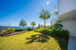 Planta baixa a Aloha. Apartamento en planta baja de 3 dormitorios en marbella