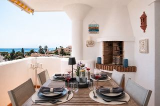 Piccolo appartamento in Calahonda. Apartamento en planta media de 2 dormitorios en calahonda