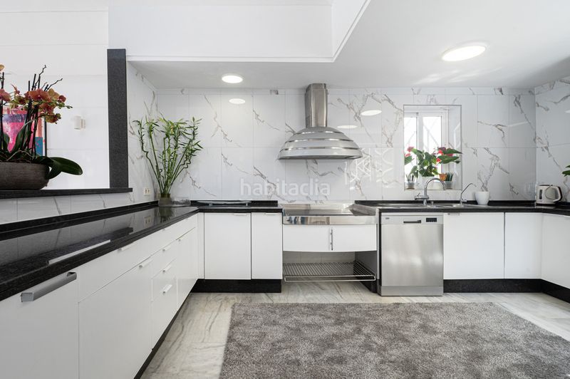 Foto b423b2b4-7c94-4896-918f-289d9a148800. Casa pareada  de 4 dormitorios en Calahonda en Mijas
