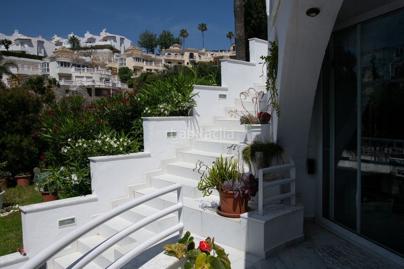 Foto c8fc41ce-15ae-4026-bf90-7c4535cf21e6. Casa pareada  de 4 dormitorios en Calahonda en Mijas