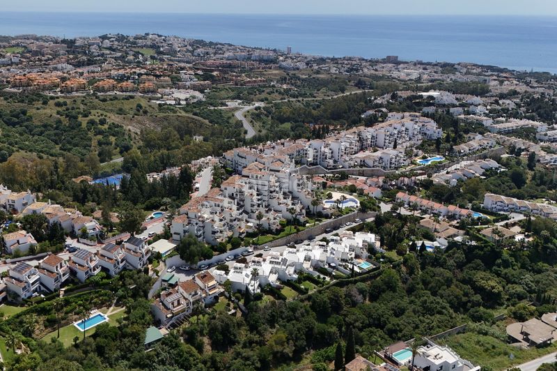 Foto f78fbde8-d378-49da-9723-2a4b14567ebf. Casa pareada  de 4 dormitorios en Calahonda en Mijas