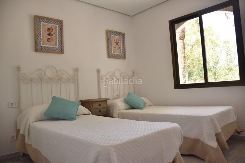 Foto ad0b7ed7-c470-415c-8c61-e6464fa92d2d. Planta baixa amb calefacció piscina a Elviria Marbella