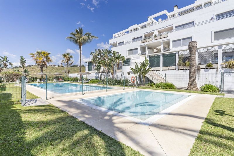 Foto b561cadc-adf4-4d7e-a621-4c1c54c33659. Àtic amb calefacció aparcament piscina a la cala Mijas Mijas