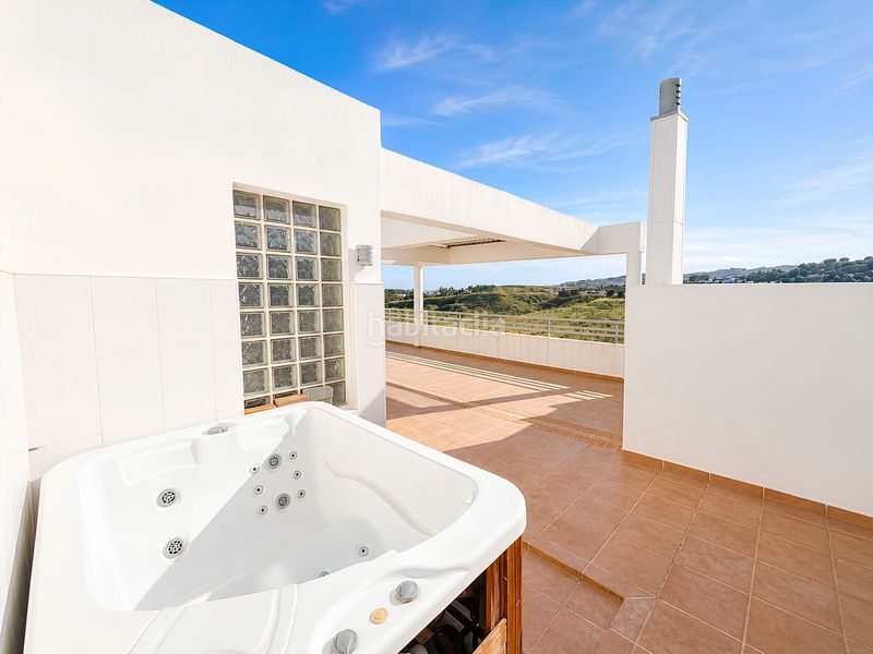 Foto fb523ca4-c07c-4ba1-8bf3-4f40fe84ede0. Àtic amb calefacció aparcament piscina a la cala Mijas Mijas