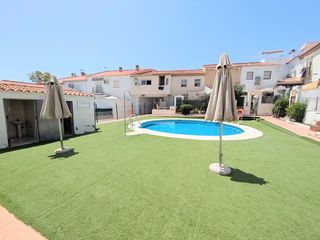 Casa a schiera in Manantiales-Estación de Autobuses. Adosado de 3 dormitorios en torremolinos