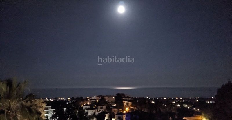 Foto d18a6728-abd0-45a0-bb30-d1e168c2e690. Àtic amb calefacció aparcament piscina a Calahonda Mijas