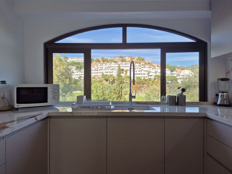 Foto e41a80d3-39dd-4337-9cf3-4d32b7556b3f. Àtic amb calefacció aparcament piscina a Calahonda Mijas