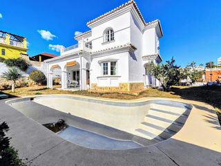 Chalet in Parque de la Paloma. Villa aislada de 4 dormitorios en benalmadena costa