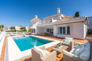 Chalet en El Faro de Calaburra - Chaparral. Villa aislada de 4 dormitorios en el chaparral