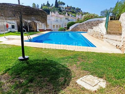 Foto 8f230d15-5a94-4774-b665-1a30d432d389. Casa adossada amb calefacció aparcament piscina a Mijas