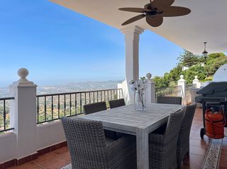 Apartment in Mijas pueblo. Apartamento en planta media de 3 dormitorios en mijas