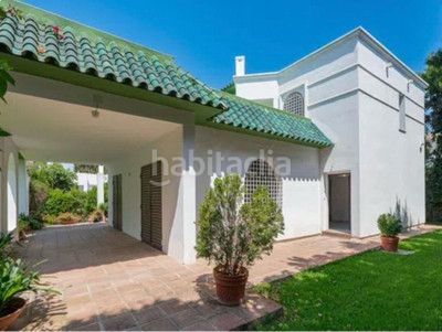 Foto 22ffac73-9029-4b0f-8c1b-d05adbed6a94. Xalet amb aparcament a Cabopino - Artola Marbella