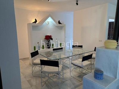 Foto 2e927ced-67c2-4bdd-b9d1-6effdc4732d0. Xalet amb aparcament a Cabopino - Artola Marbella