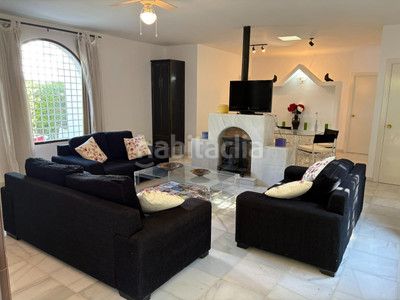 Foto e3174b34-276b-406b-bbc8-acabf6534125. Xalet amb aparcament a Cabopino - Artola Marbella