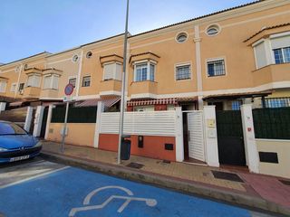 Semi detached house  Calle maestro flecan, residencial villas del guadalsol churriana. Adosado de 4 dormitorios en churriana