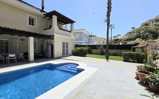 Chalet in Mijas Golf. Villa aislada de 5 dormitorios en la cala hills