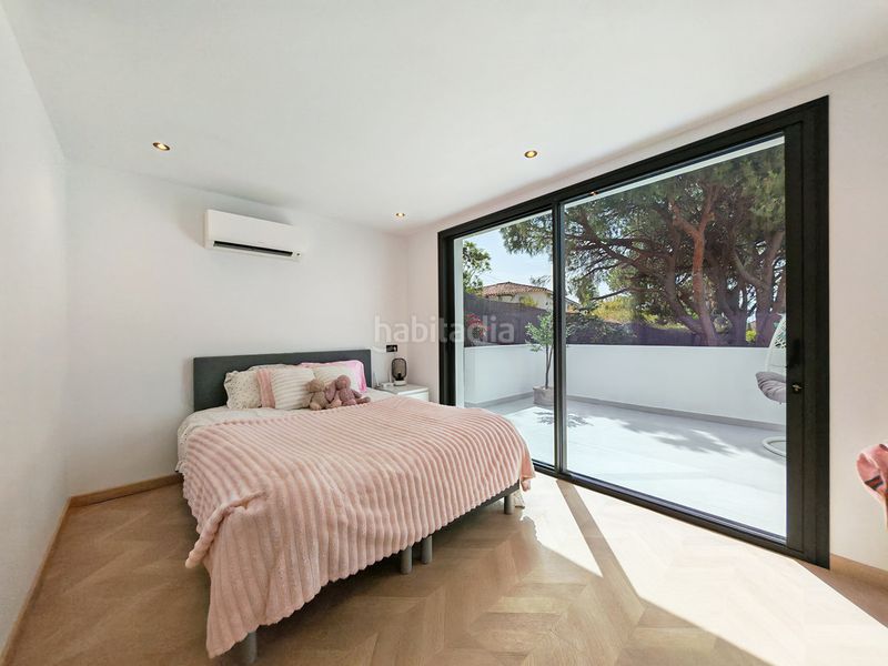 Foto 72b90703-30d3-46a2-95ba-73bda347f71d. Xalet amb calefacció aparcament piscina a Elviria Marbella