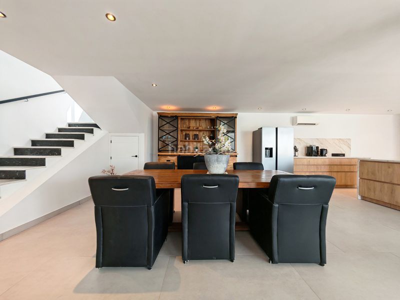 Foto 945c3dd0-71aa-4b3b-95a4-4d24c44534d0. Xalet amb calefacció aparcament piscina a Elviria Marbella
