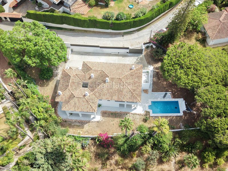 Foto acfa0646-2be9-4558-ad57-635285cdb759. Xalet amb calefacció aparcament piscina a Elviria Marbella