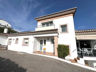 Chalet in Campo de Mijas. Villa aislada de 6 dormitorios en sierrezuela