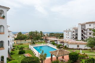 Apartment in Riviera del Sol. Apartamento en planta media de 3 dormitorios en riviera del sol