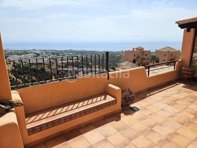 Foto a434e90b-a934-40f7-b74e-bd4fb012593a. Àtic amb calefacció aparcament piscina a Calahonda Mijas