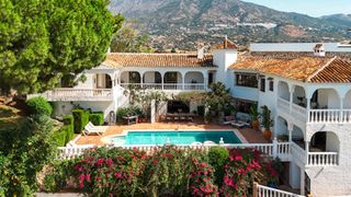 Chalet en Campo de Mijas. Villa aislada de 6 dormitorios en sierrezuela