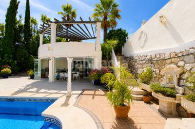 Foto 41ff49d8-3159-43ea-97c2-e8275bc6614d. Xalet amb calefacció aparcament piscina a Elviria Marbella