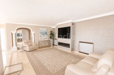 Foto 5c1b22fc-7b70-49b7-810f-319880f96ad4. Xalet amb calefacció aparcament piscina a Elviria Marbella