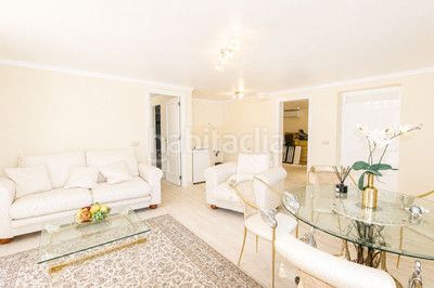 Foto a0ce66bc-9992-42b7-b682-79fd987a5e17. Xalet amb calefacció aparcament piscina a Elviria Marbella