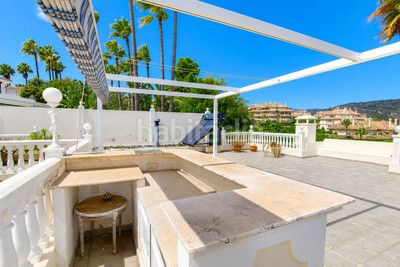 Foto c72e032e-a605-4d0d-b41e-8be7c4955a64. Xalet amb calefacció aparcament piscina a Elviria Marbella