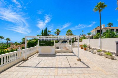 Foto e310a34a-127f-4803-9951-fc6677257148. Xalet amb calefacció aparcament piscina a Elviria Marbella