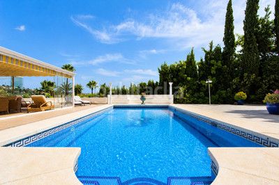 Foto edc9552c-d250-4c02-8264-fc900211bb27. Xalet amb calefacció aparcament piscina a Elviria Marbella